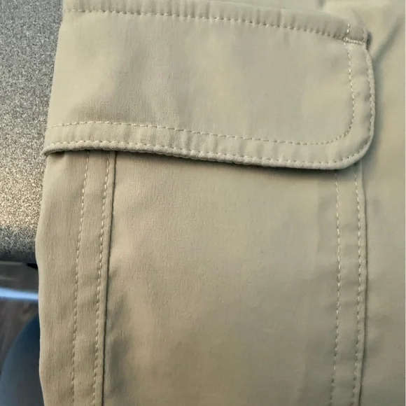 Eddie Bauer Light khaki High-Waist Women’s Cargo Shorts NWOT - Picture 7 of 10